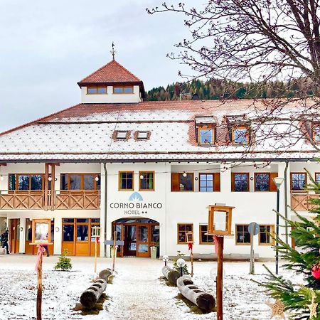 Hotel Corno Bianco ノーヴァ・ポネンテ エクステリア 写真