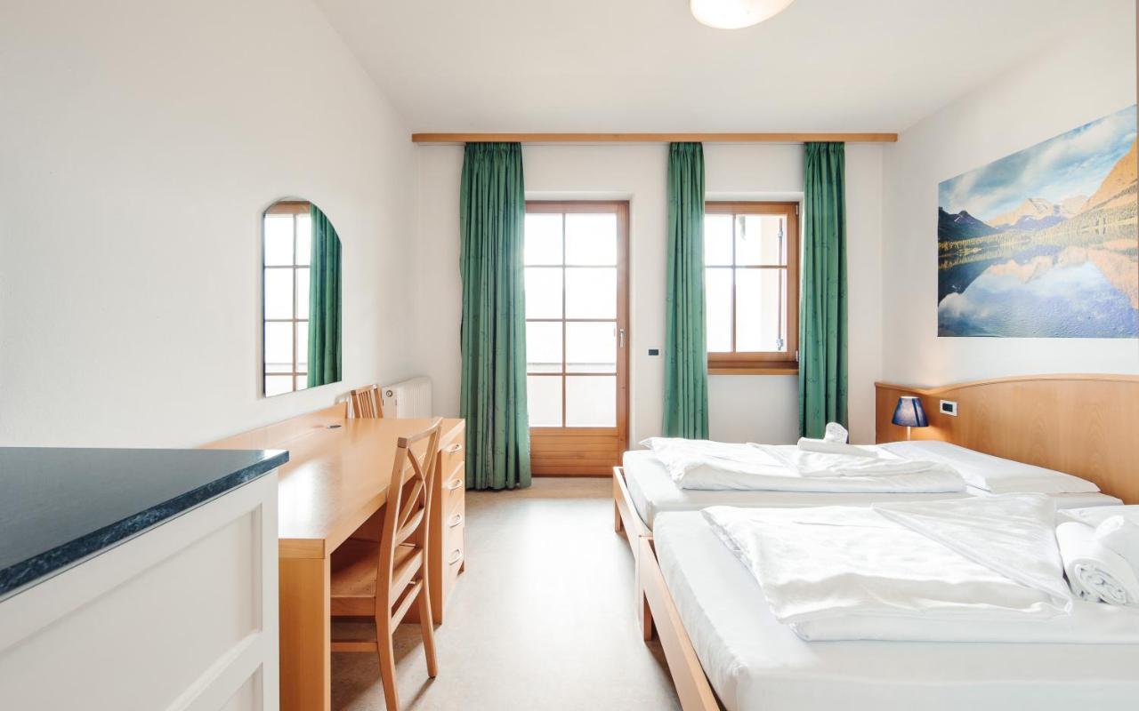Hotel Corno Bianco ノーヴァ・ポネンテ 部屋 写真