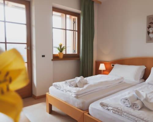 Hotel Corno Bianco ノーヴァ・ポネンテ エクステリア 写真