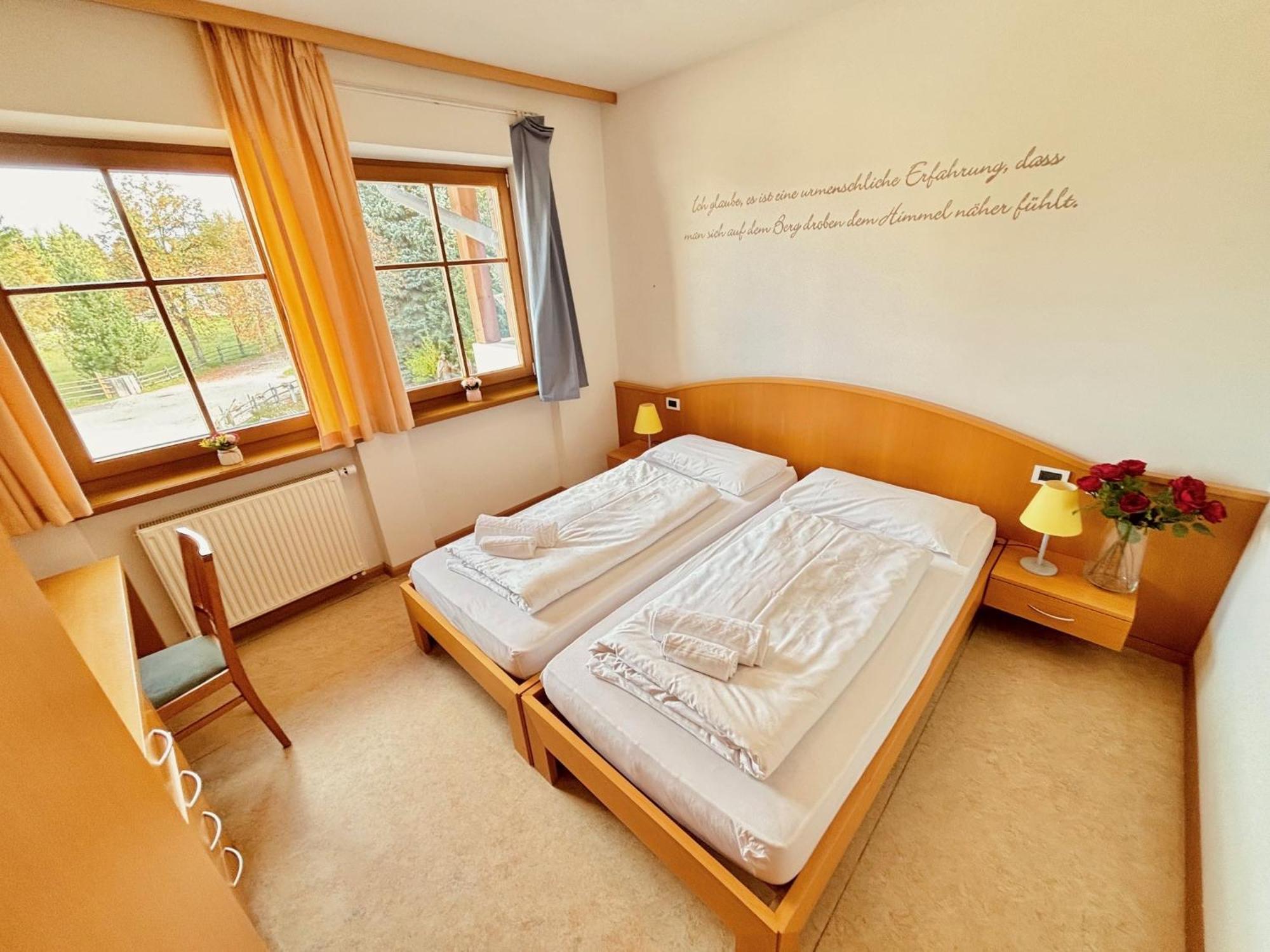 Hotel Corno Bianco ノーヴァ・ポネンテ エクステリア 写真