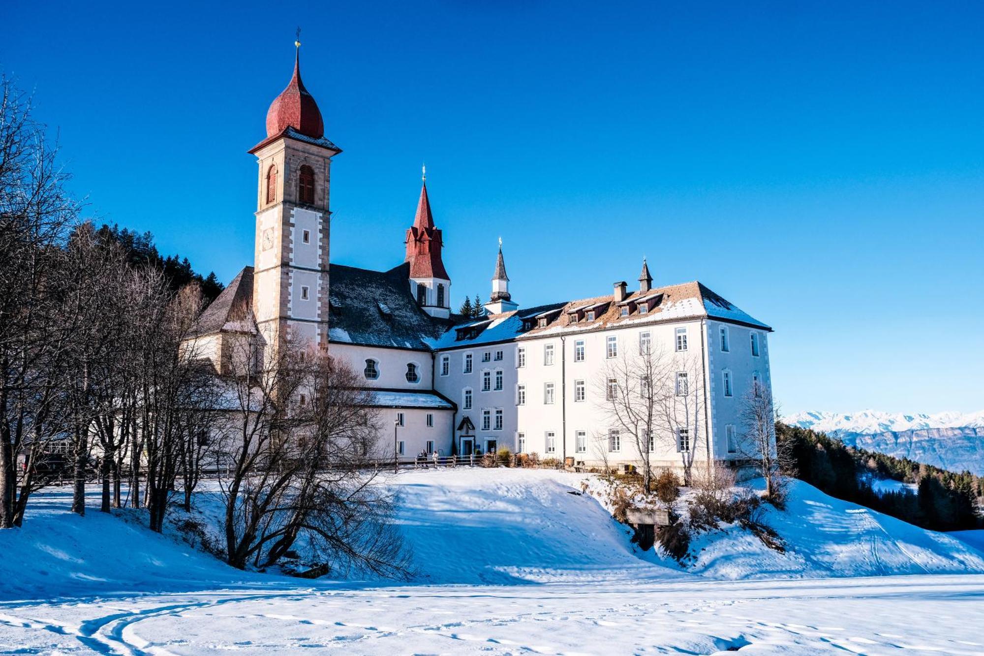 Hotel Corno Bianco ノーヴァ・ポネンテ エクステリア 写真