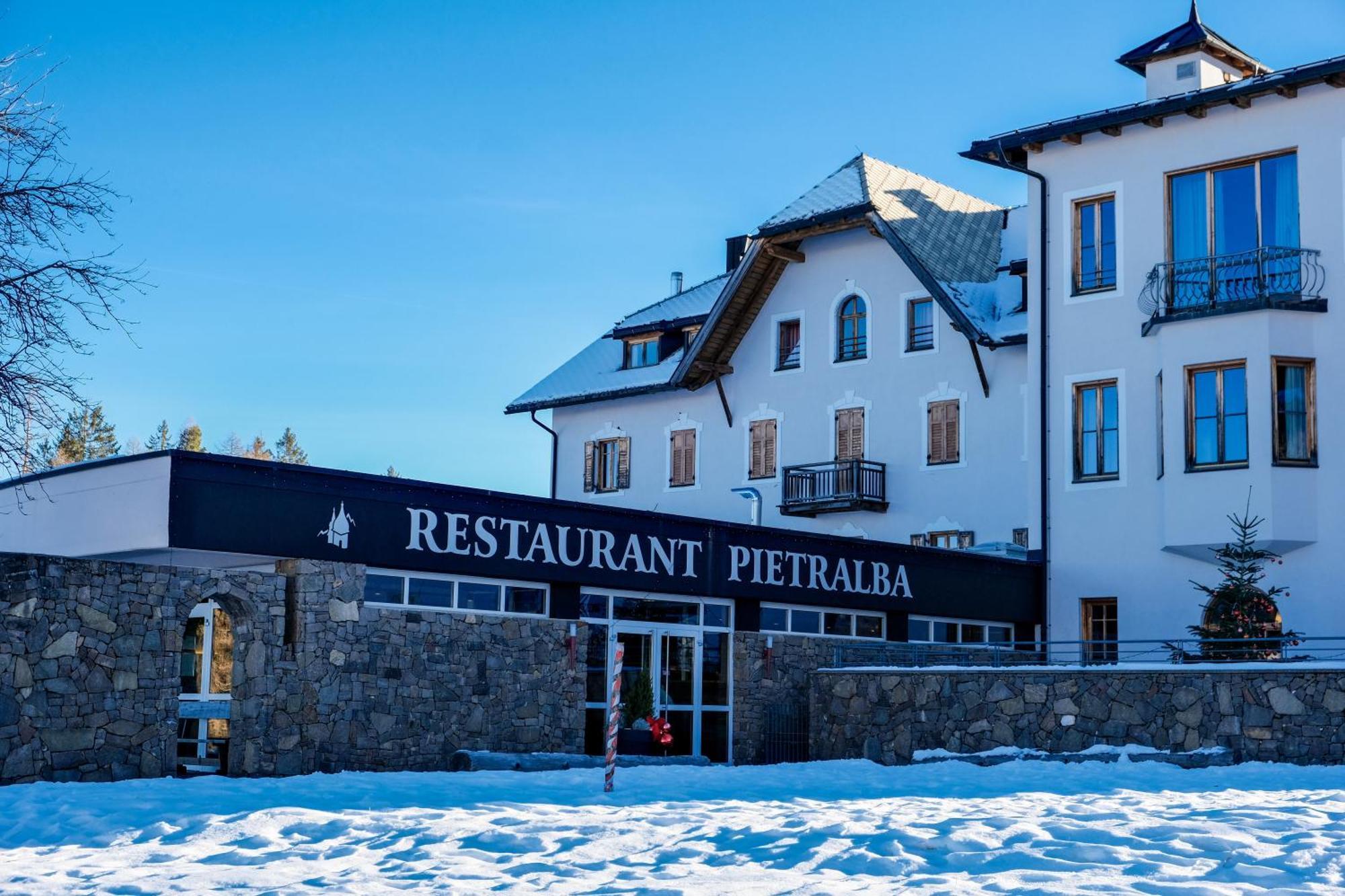 Hotel Corno Bianco ノーヴァ・ポネンテ エクステリア 写真